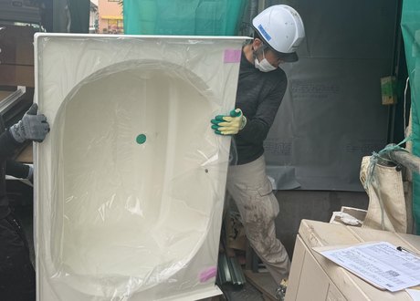 作業再開（浴槽の搬入）